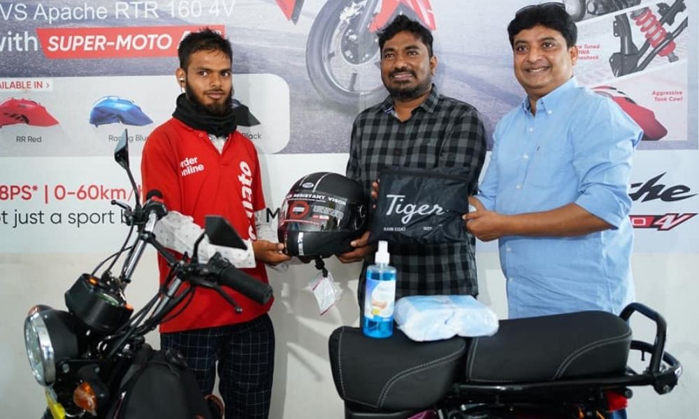 Heartwarming! Netizens Gift Motorbike To Zomato Delivery Man Who Rode Bicycle To Deliver Food