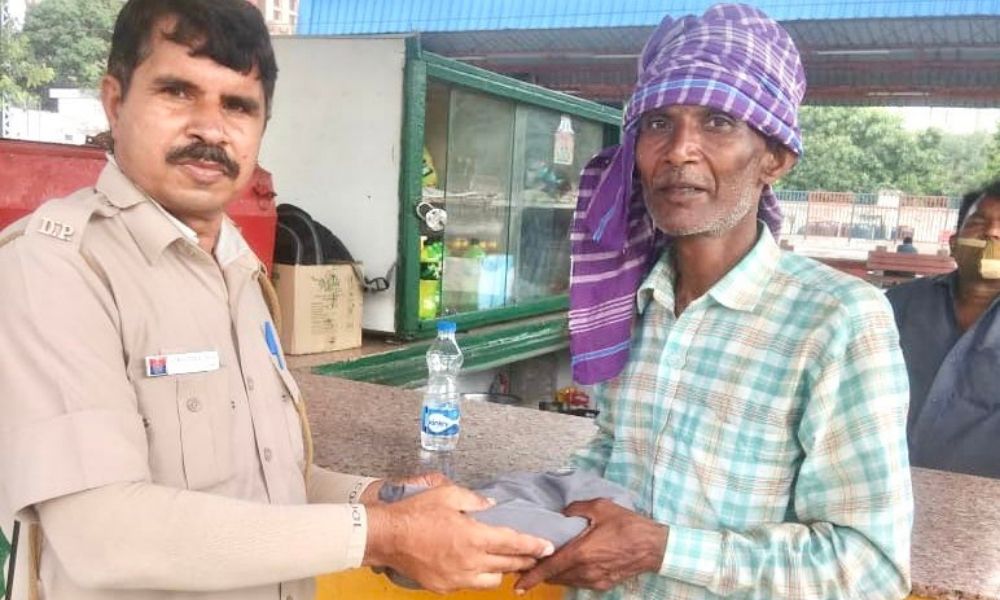 Labourer Forgets Rs 1 Lakh At Delhi Railway Station; Police Constable Returns It