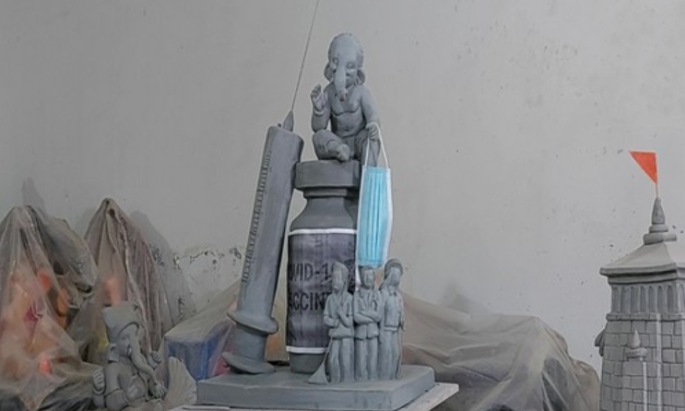 Awareness Through Art: Gujarat Artist Makes Ganesh Idol With Mask, Promotes Covid-19 Vaccination