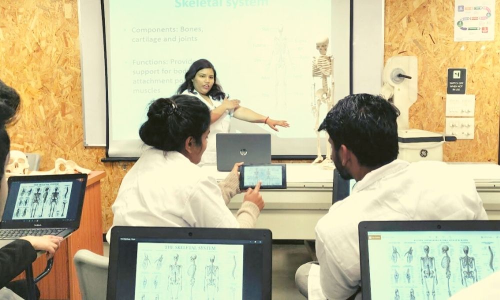 This Gurugram-Based Startup Is Strengthening Indias Healthcare Sector With Skilled Paramedics