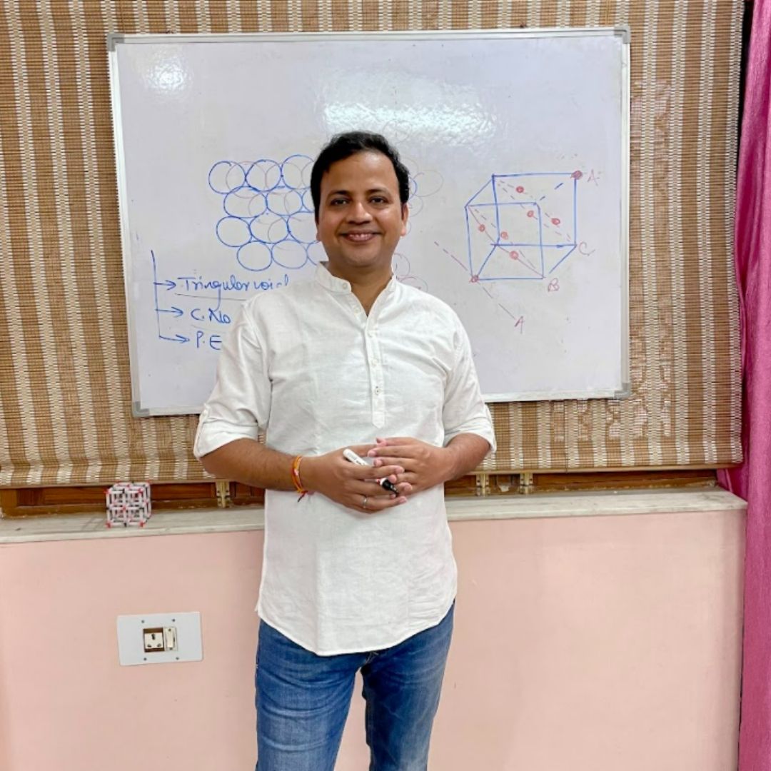 Using Personal Savings, This Teacher From UP Is Funding Education Of 2,021 Post Second Wave