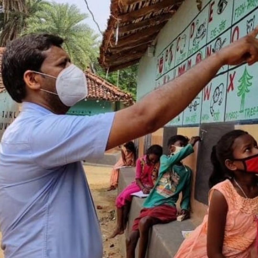 Inspiring! Jharkhand Teacher Transforms Mud Walls Into Blackboards To Continue Classes During COVID
