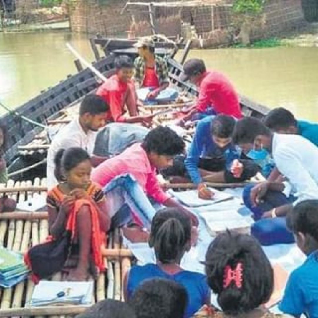 Naav Ki Pathshala: Teachers Conduct Free Classes On Boat Amid Floods In Bihar
