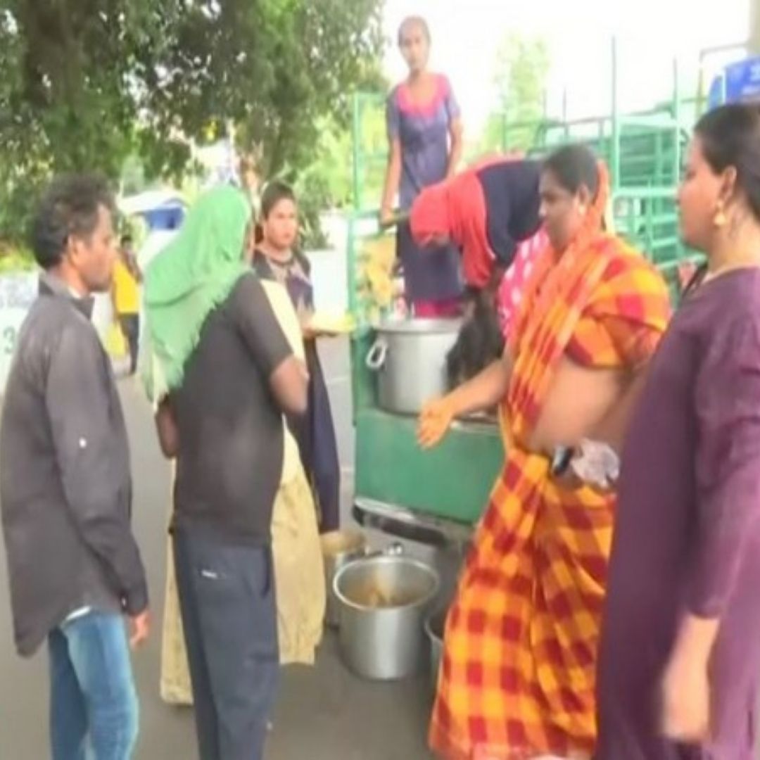 Good Samaritans! Transgender Community Celebrate Ganesh Chaturthi By Distributing Food To The Needy In Vijayawada