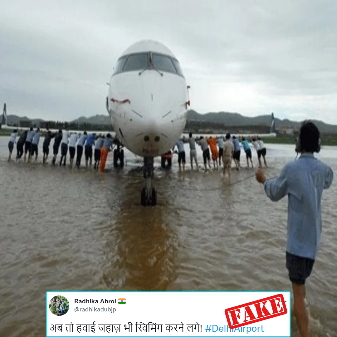Passengers Are Pushing Aeroplane Due To Waterlogging At Delhi Airport? No, Viral Image Is Old!