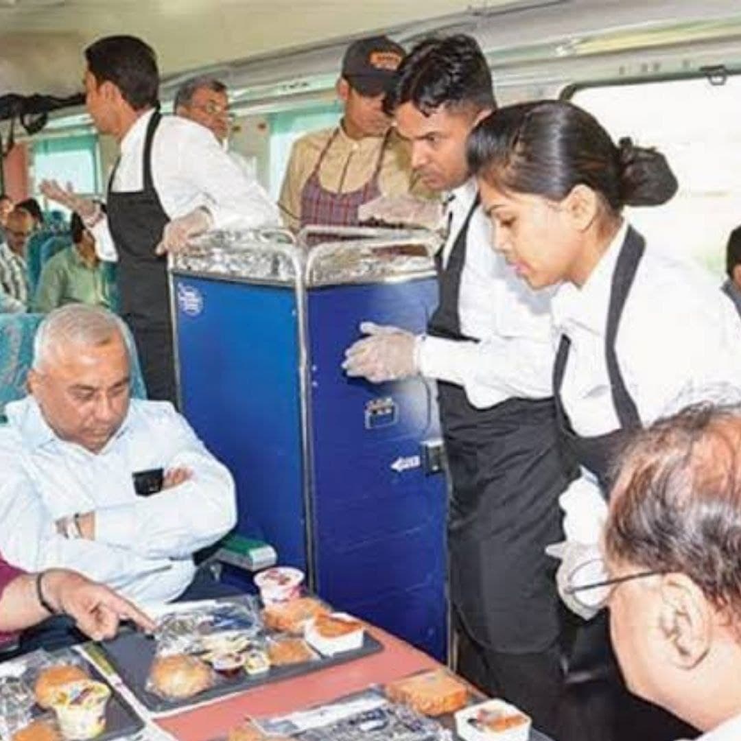 Good News For Railway Passengers: IRCTC Plans To Expand E-Catering Services  On Trains