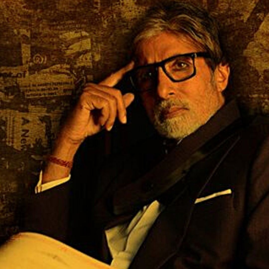 Amitabh Bachchan rings in 72nd birthday with family