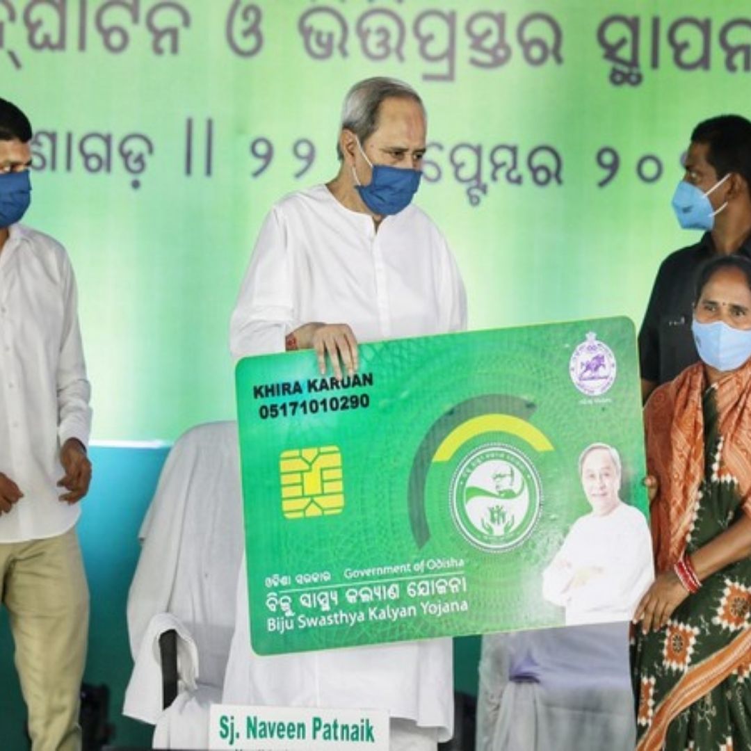 Healthcare For All! Odisha CM Naveen Pattnaik Distributes Smart Health Cards To The Poor For Cashless Treatment