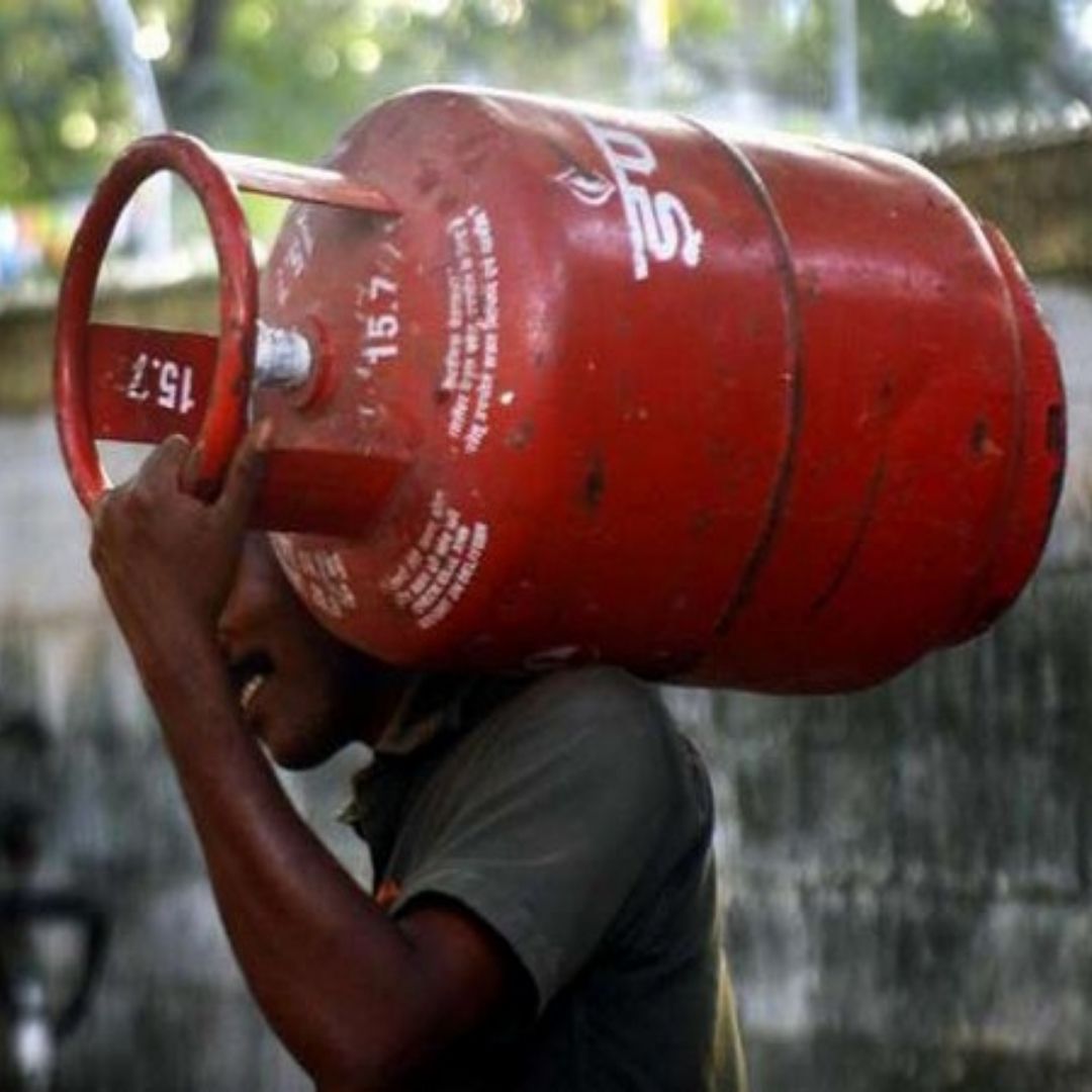 Centre Proposes Sale Of Small LPG Cylinders At Ration Shops