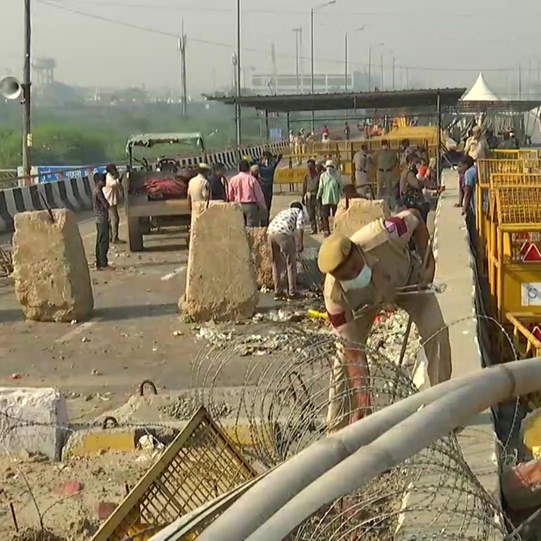 Delhi Police Removes Barricades At Ghazipur Border After SC Order