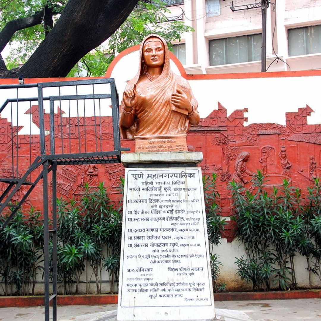 Feminist Icon Of The 1800s! Remembering Savitri Bai Phule For Being Indias First Female Teacher
