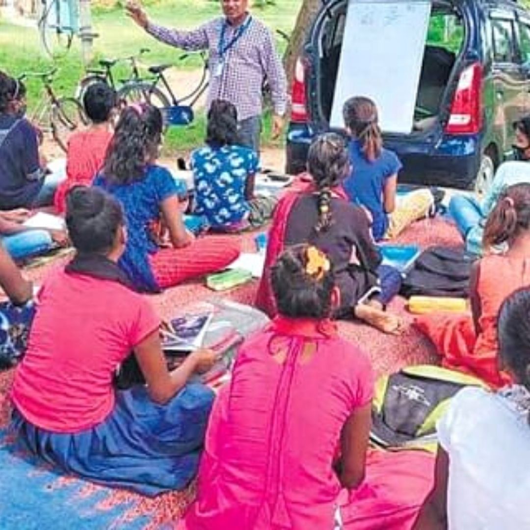 Jharkhand Teacher Resorts To Mobile Classroom To Make Distance Learning Interactive