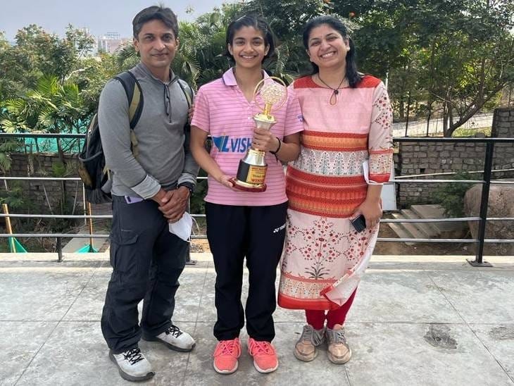 Malvika Bansod with her parents