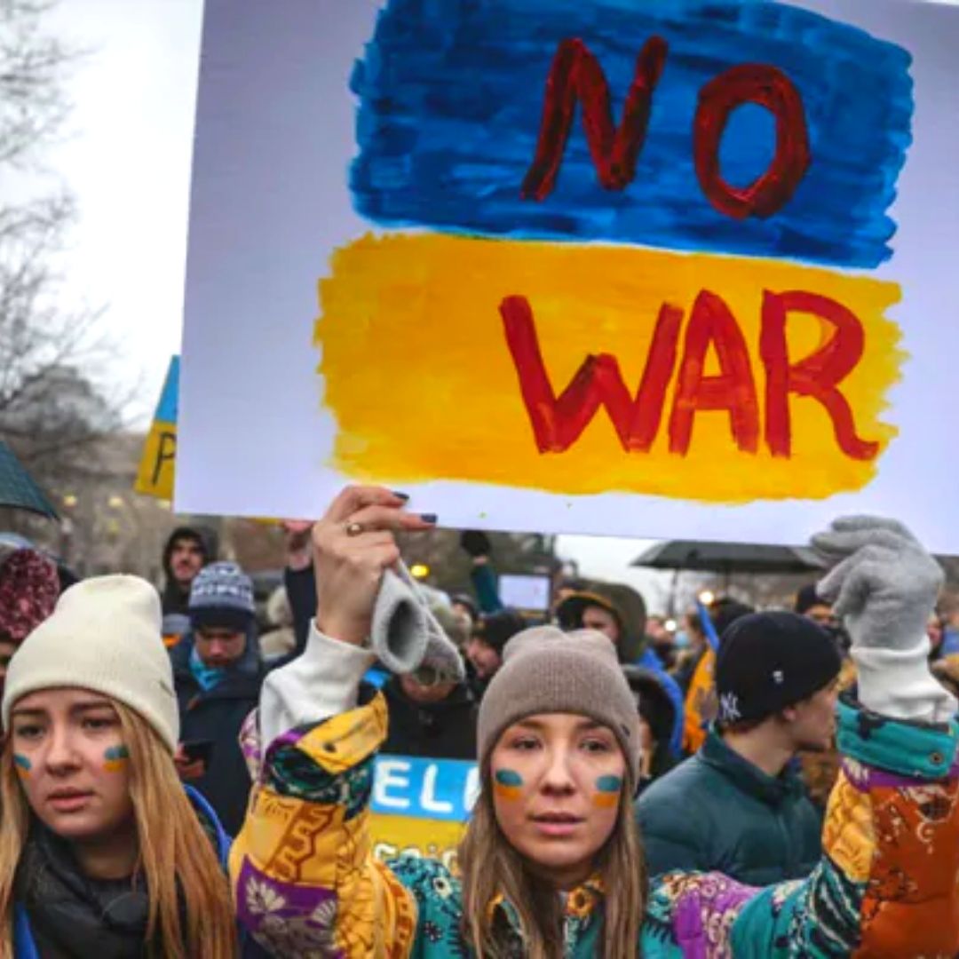 No To War! Russian Citizens Win Heart For Anti War Protests, Stands In Solidarity With Ukrainians