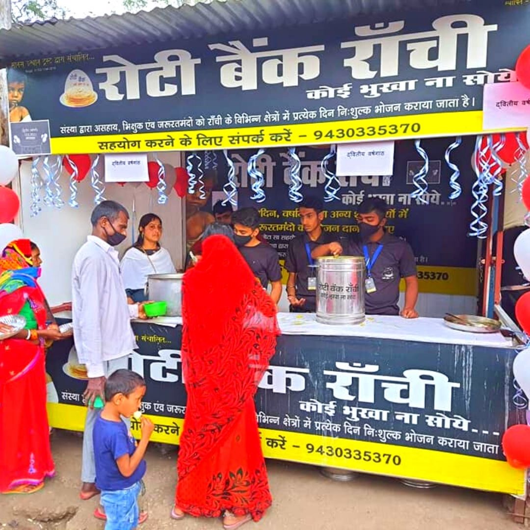 Humanity! This Ranchi Businessman Runs Roti Bank To Feed 200 People Daily For Free