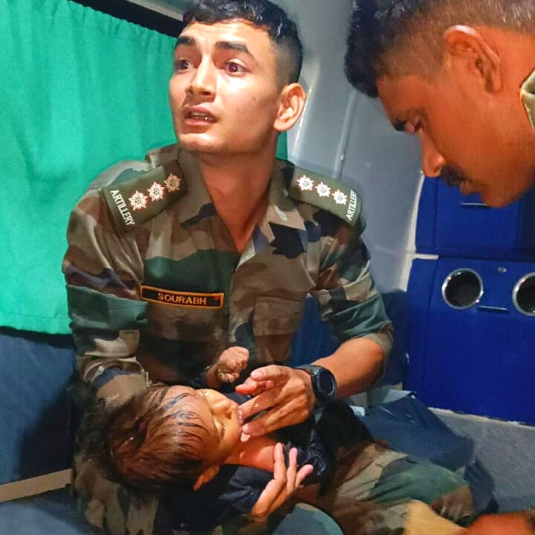 Hats Off To Humanity! Netizens Laud Indian Army Officer For Feeding Baby During Duty As Heartwarming Pics Go Viral