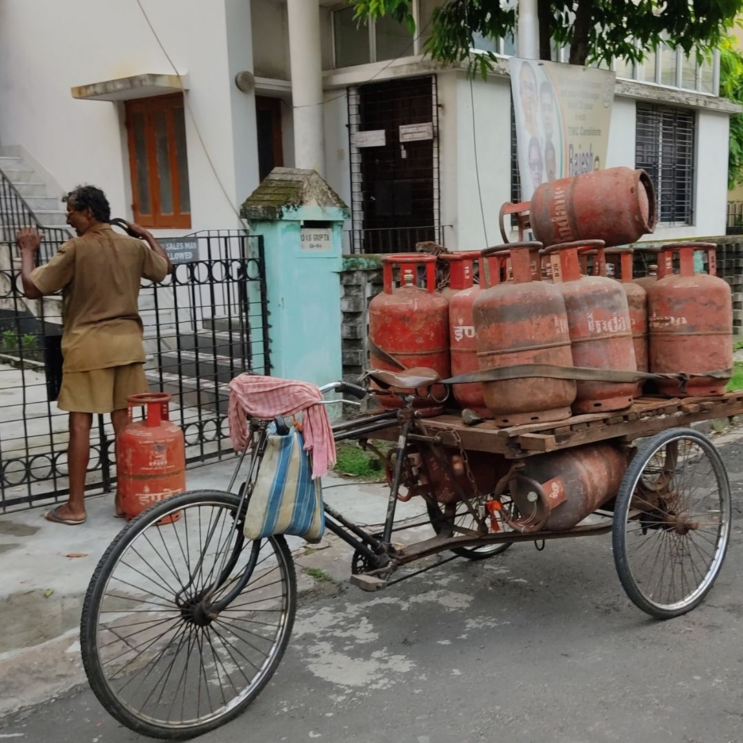 State-Owned Fuel Retailers Slashes LPG Price By Rs 91.50, Gives Massive Relief To Buyers