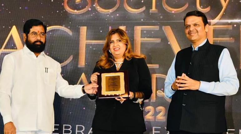 Maharashtra CM Eknath Shinde & Deputy CM Devendra Fadnavis Presenting Award To Neeti Goel