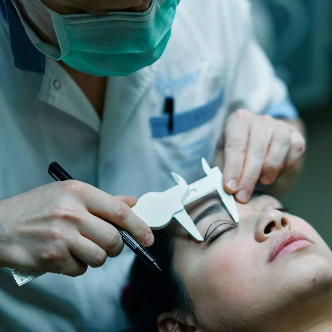 Be Safe, Make the Right Choice: What All Needs To Be Considered While Going For Cosmetic Surgery?