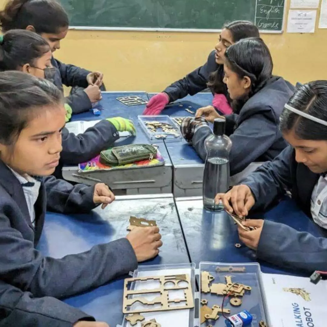 Empowering Minds! IIT Delhi’s Technology Innovation Hub Set To Train 100 School Students On Robotics