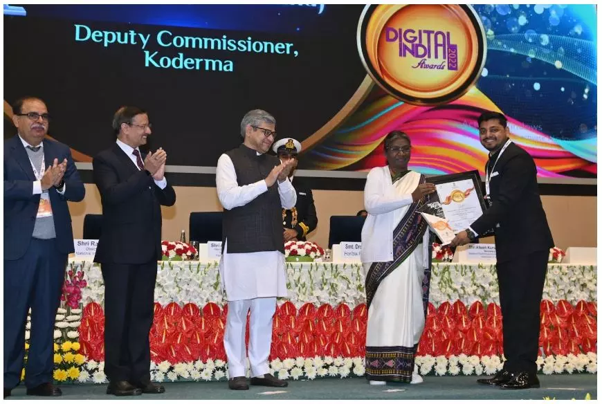 IAS Aditya Ranjan receiving Gold Award in Digital India Awards 2022 by Hon’ble President of India