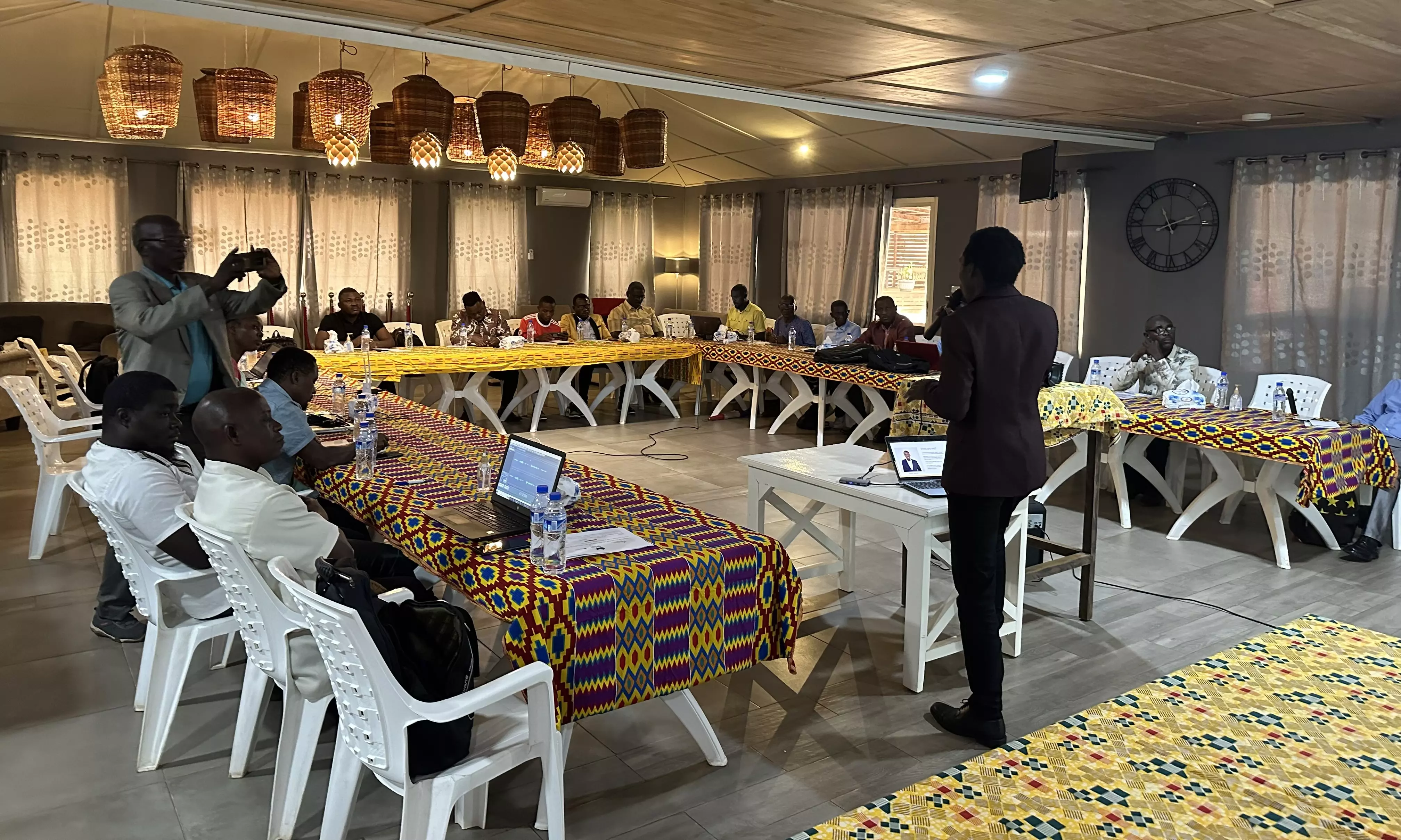 Enock Nyariki, while training journalists  in Liberia, about election fact-checking in November 2022