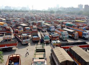 demonetisation-hits-transporters-trucks-stranded-due-to-lack-of-valid-currency