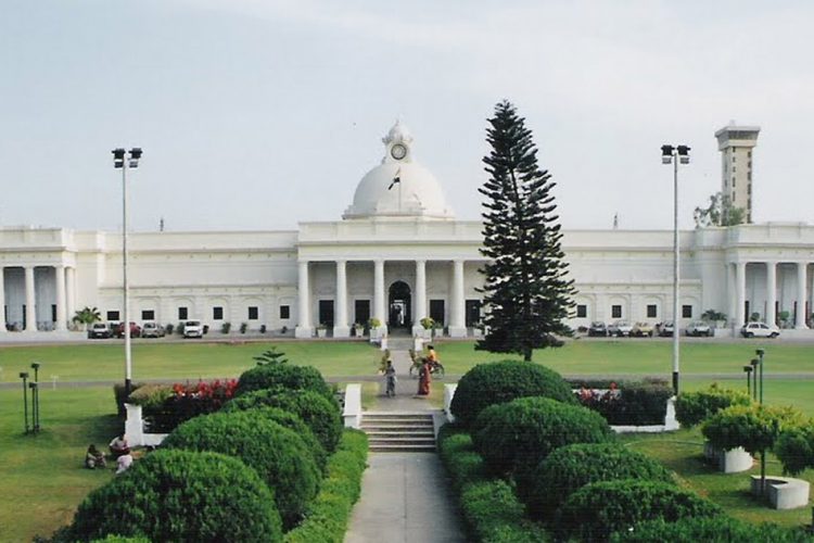 IIT Roorkee Abolishes Sexist Hostel Rules For Girls