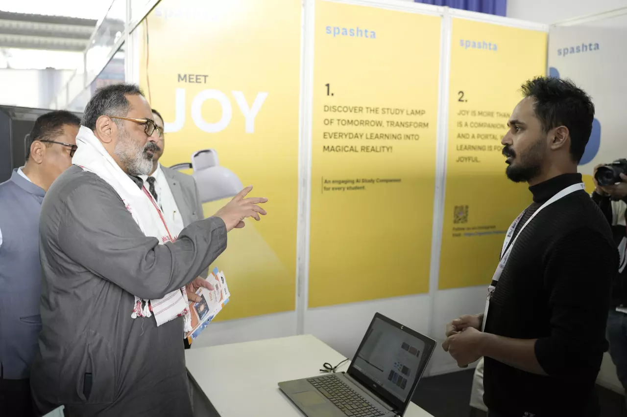 MoS Rajeev Chandrasekhar interacting at the stalls set by the startups MoS Rajeev Chandrasekhar interacting at the stalls set by the startups